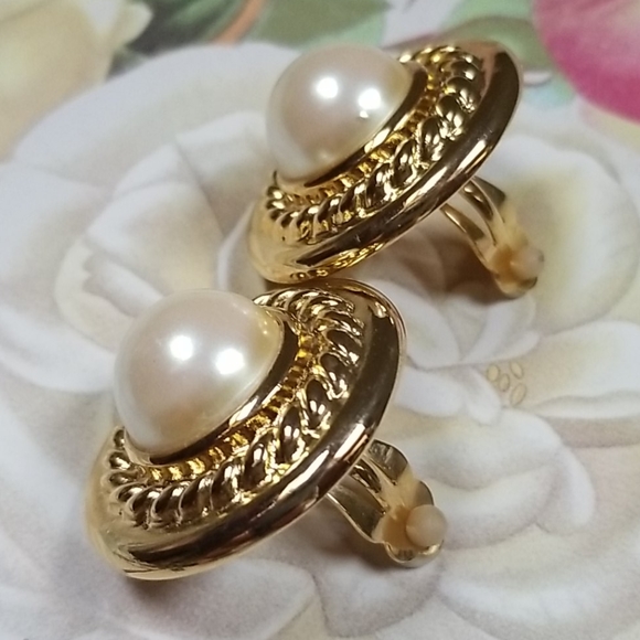 Vintage GIVENCY Large Faux Pearl Goldtone Clip Earrings RARE - Picture 8 of 10